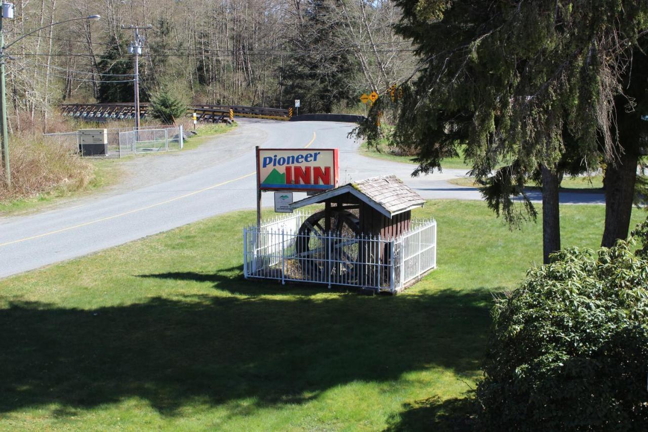 Pioneer Inn By The River Port Hardy Kültér fotó